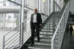 Winfried Hermann unterwegs rund um das Bundestagsgelände