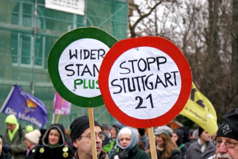 Schilder auf der Demo in Stuttgart am 29.01.2011