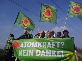 Winne Hermann bei der Menschenkette gegen Atom, mit 120000 anderen am 24.04.2010