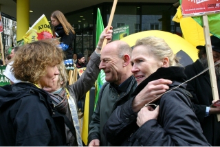 Winfried Hermann bei Auftaktveranstaltung zur Menschenkette in Berlin am 10.04.2010