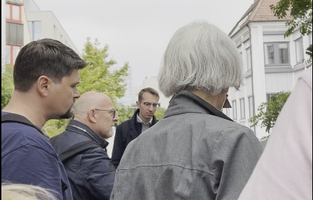 Gespräch auf dem Marktplatz