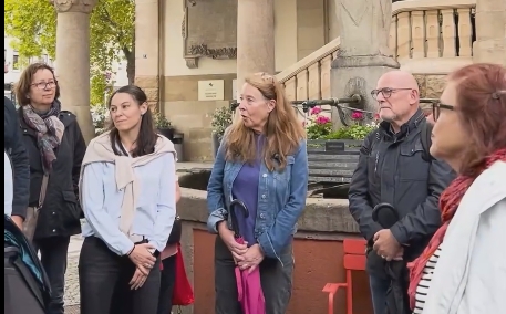 Information vor dem Rathaus_adobeconvert