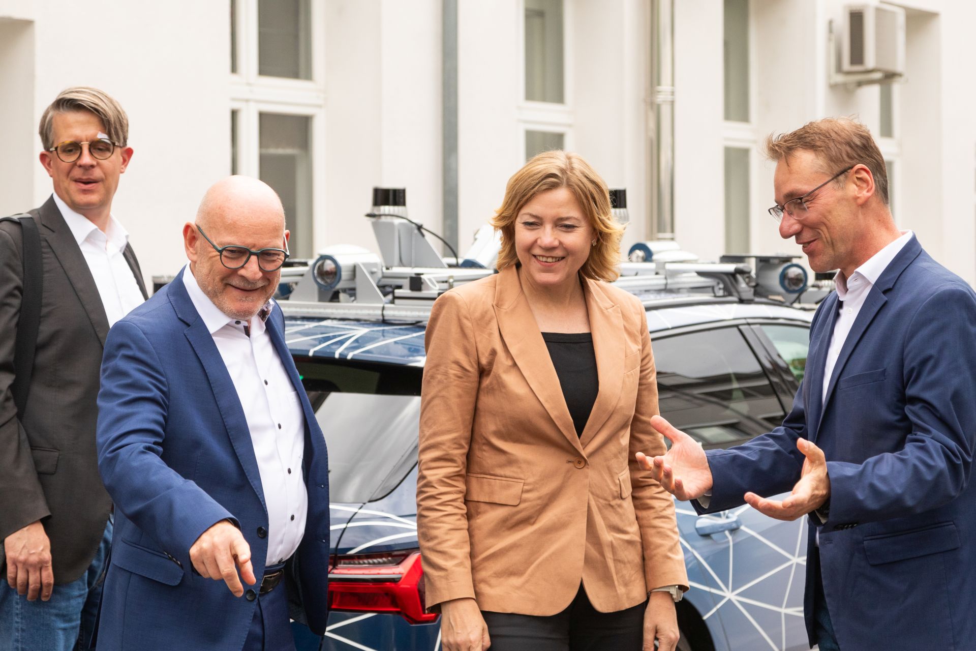 Winne Hermann mit EU-Kommissarin Henna Virkkunen