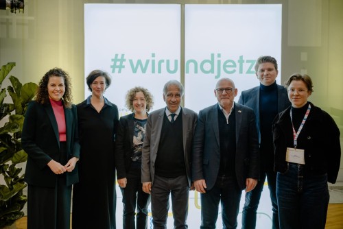 • Minister Winfried Hermann MdL• Prof. Dr. Mojib Latif• Dr. Wiebke Zimmer (Agora Verkehrswende)• Matthias Mallik (Mercedes-Benz AG)• Nisha Toussaint-Teachout (Fridays for Future)• Inci Wiedenhöfer (Caritasverband Diözese Rottenburg-Stuttgart)Moderation: Katie Gallus