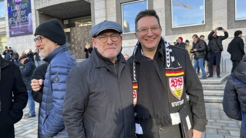 240121 Demo Stuttgart hält zusammen - Winne Hermann mit Dr. Michael Blume, Antisemitismusbeauftragter der Landesregierung